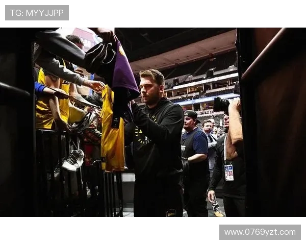 东契奇：强硬回应比赛与詹姆斯默契提升